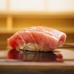 日本橋蛎殻町 すぎた - ◇中トロ 惚れ惚れするほどに素晴らしきフォルム。