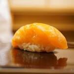 日本橋蛎殻町 すぎた - ◇オオスケ シルキーな旨味と香りが口中に溢れ出て広がれば、思わず目を閉じて余韻にまでも酔いしれる。