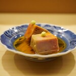 日本橋蛎殻町 すぎた - ◆あん肝 甘みに少しのコクをプラスさせ、そして敢えて少しの魚卵感を纏わせた香りが極上！ すぐに陽乃鳥を流し込むと、あん肝の甘みをハイトーンで繋げるように相乗させる！ めちゃくちゃ美味い！