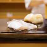 日本橋蛎殻町 すぎた - ◆お造り 　帆立（北海道 野付）、鮃（青森）