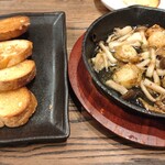 Dining&Kichen しんちゃん - 本日のアヒージョ。今回はしめじと帆立