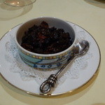 トゥ・ラ・ジョア - フルーツのワイン煮は、昨年までのボルドーワインからカリフォルニアのジンファンデルに変わりました。