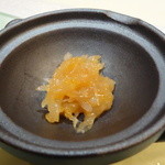 トゥ・ラ・ジョア - ウバザメの軟骨の梅肉和え