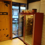 トゥ・ラ・ジョア - ドアを開けて直接部屋に入るのではなく、壁で仕切られました