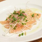 トリワイン ＰＩＫＯＳＨＨＨＵ - 朝引き地鶏のカルパッチョ