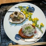 御料理 良所 - 初鰹と
      筍、白海老の昆布〆と鮑のやわらか煮