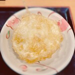 Kogane Seimensho - 玉ねぎ天は、熱々でサクサク。 野菜の天ぷらは、うどんの良き友だ。