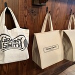 GRANNY SMITH  APPLE PIE & COFFEE - 