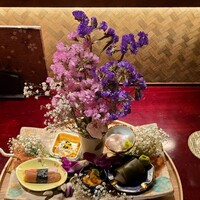 日本を食す 引算 - 八寸
                    ⑦真鯛⑧昆布〆真鯛⑨紫雲丹のおかか醤油添え⑩鮪赤身漬けと胡瓜の海苔巻き⑪金目鯛と胡瓜の海苔巻き⑫自家製クリームチーズのキャビア載せ