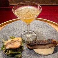 日本を食す 引算 - ④焼き銀鱈、白味噌ソース添え
                    ⑤炙り赤鯥(別称:ノドグロ)、アイスプラント&豆苗&赤酢シャリの変わり寿司仕立て
                    ⑥牛ロースのスープ