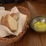 ヴァカンツァ - 自家製パン