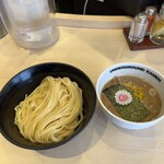 東京アンダーグラウンドラーメン 頑者 - 