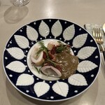 anchoa - ケンサキイカ、インゲン、生ハム、ニンニクの炒め、鰯のソース。