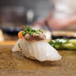 天寿し - 鯛と鯛の肝をもみじおろし