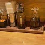 日本橋とんかつ 一 - 卓上調味料