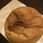 パサージュ ア ニヴォ - じゃがいも入り焼きカレーパン240円