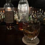 バー ジャダ - R6.5  17年物の梅酒ロック割り