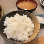 Ajino Tonkatsu Maruichi - ご飯と味噌汁