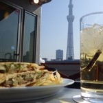 カフェ ウィ - ホットサンド（ローストビーフ）＆スカイツリー