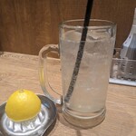 大衆居酒屋 とりいちず - 生搾りレモンサワー