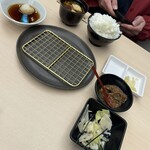 Hakata Tempura Takaou Mu - 定食のセット、浅漬けと明太昆布はおかわりOK