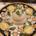 Pizzeria CROCCHIO - レモンケーキは5種類くらいあったけど、『1番一般的』ということでこれにしました