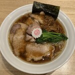 長岡食堂 横浜西口店 - 半チャーシュー麺