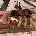 Pizzeria CROCCHIO - 前菜6種。ボリュームたっぷり。