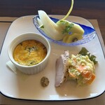 マリティーム - オムレツ・ポテトサラダ・フルーツ