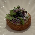 Geranium - Bread pancake with buttermilk, truffle & ramson