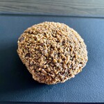 ヤオコー - 料理写真:ブラックモンブラン生クリームパン