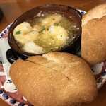 ピッツェリア　エイゴロ　伊予三島 - エビのアヒージョ　880円＋バケット130円✖️2個