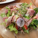 欧風バル　BON - いちごと生ハムのサラダ
