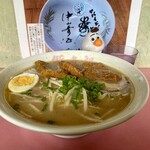 豚太郎 東津野店 - 味噌カツラーメン1,000円　(出川哲朗氏のサインがバック)