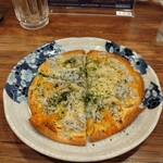 磯丸水産 - しらすのトルテーヤピザ