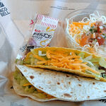 タコベル - タコスコンボ　サラダ付き