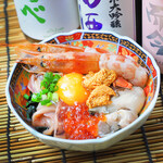 Museigen Nomi Houdai Koshitsu Izakaya Yottekiya - 痛風刺し【数量限定】痛風鍋で白子やあんこうが時期的に終了。さっぱりして日本酒のあてに合う痛風料理が完成。春の食材と言えば「イカ」生牡蠣・雲丹・いくら・とびっこに黄身を乗せてた「逸品」です。