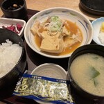 Yaesu Hatsufuji - 朝食シリーズ　肉豆腐定食640円　玉子、明太子付き　提供も早いし、ヒジキや海苔が良いアクセント。