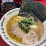 家系ラーメン 佐々喜家 - 鶏油層がキレイ