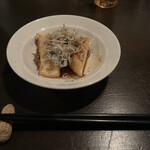 バー アウル - 厚揚げとシラスの釜揚げのつきだし