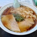 三日月軒 - ワンタンメン900円