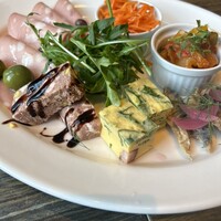 grigio la tavola - 