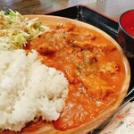 食堂 とんび - 鶏トマト＋味噌汁
