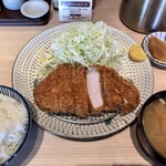 富士喜 - 厚切りロースとんかつ(並厚200g)1380円　
            ごはんセット150円