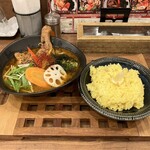 札幌スープカレー絲 - 柔らか煮込みチキンレッグ(1,280円)