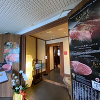 和風牛肉料理 まつもと - 清潔感がある入り口