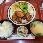 岡繁 - サンタ唐揚定食