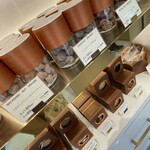 LESS by Gabriele Riva & Kanako Sakakura - 