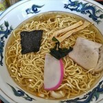 すがや食堂 - 料理写真:中華そば500円、麺とスープに独特感。そこが旨い！