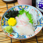 Maruyasu Suisan - 鯛のお刺身。鯛の種類はその日によって異なります。「淡麗辛口」の日本酒にどうぞ。